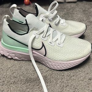 Nike infinity reacts flyknit